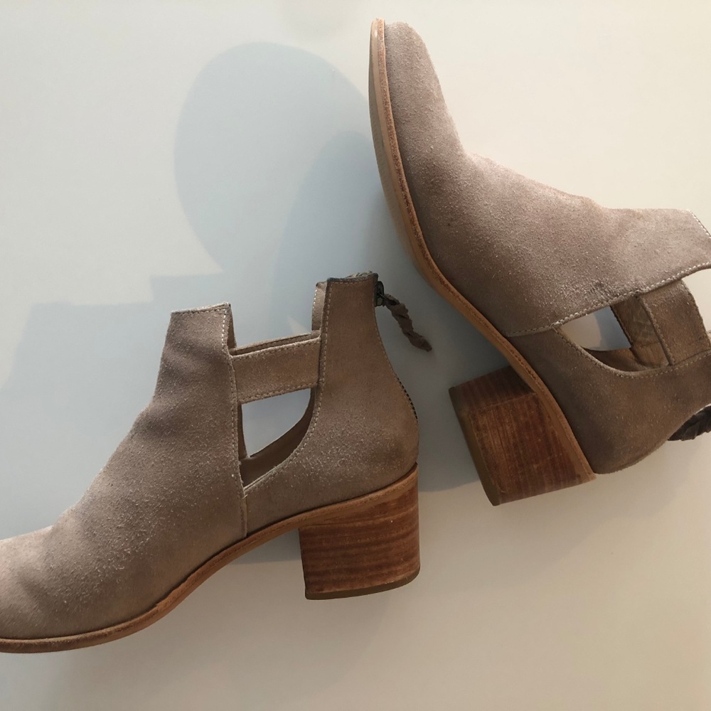 GAMBOA CUT OUT BOOTIE